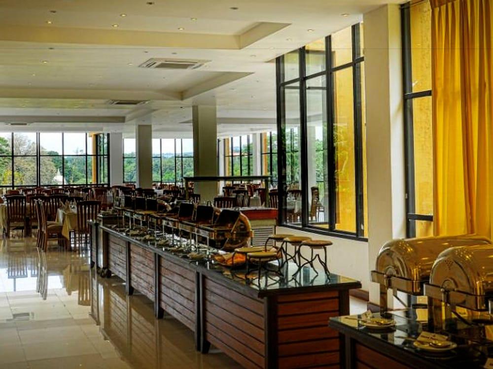Hotel Oak Ray Regency Kandy Exterior foto