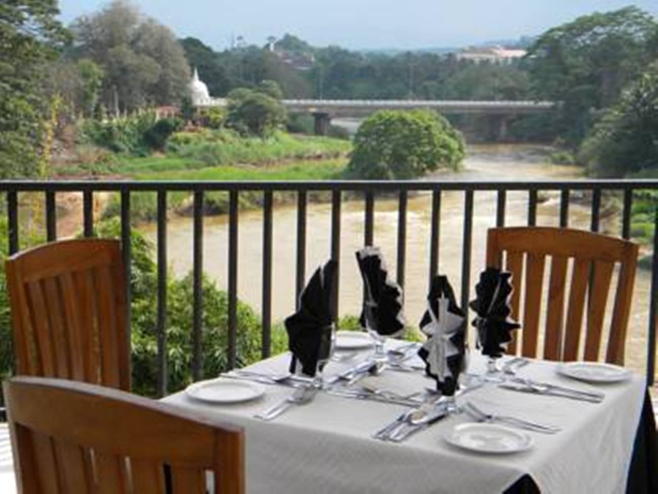 Hotel Oak Ray Regency Kandy Exterior foto