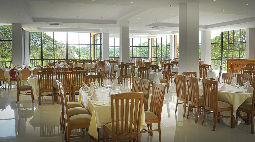 Hotel Oak Ray Regency Kandy Exterior foto