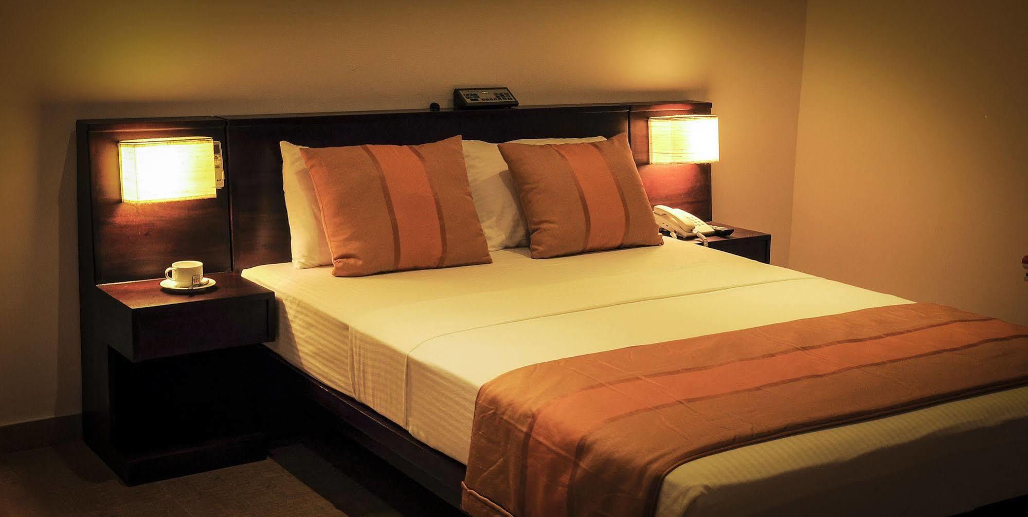 Hotel Oak Ray Regency Kandy Exterior foto