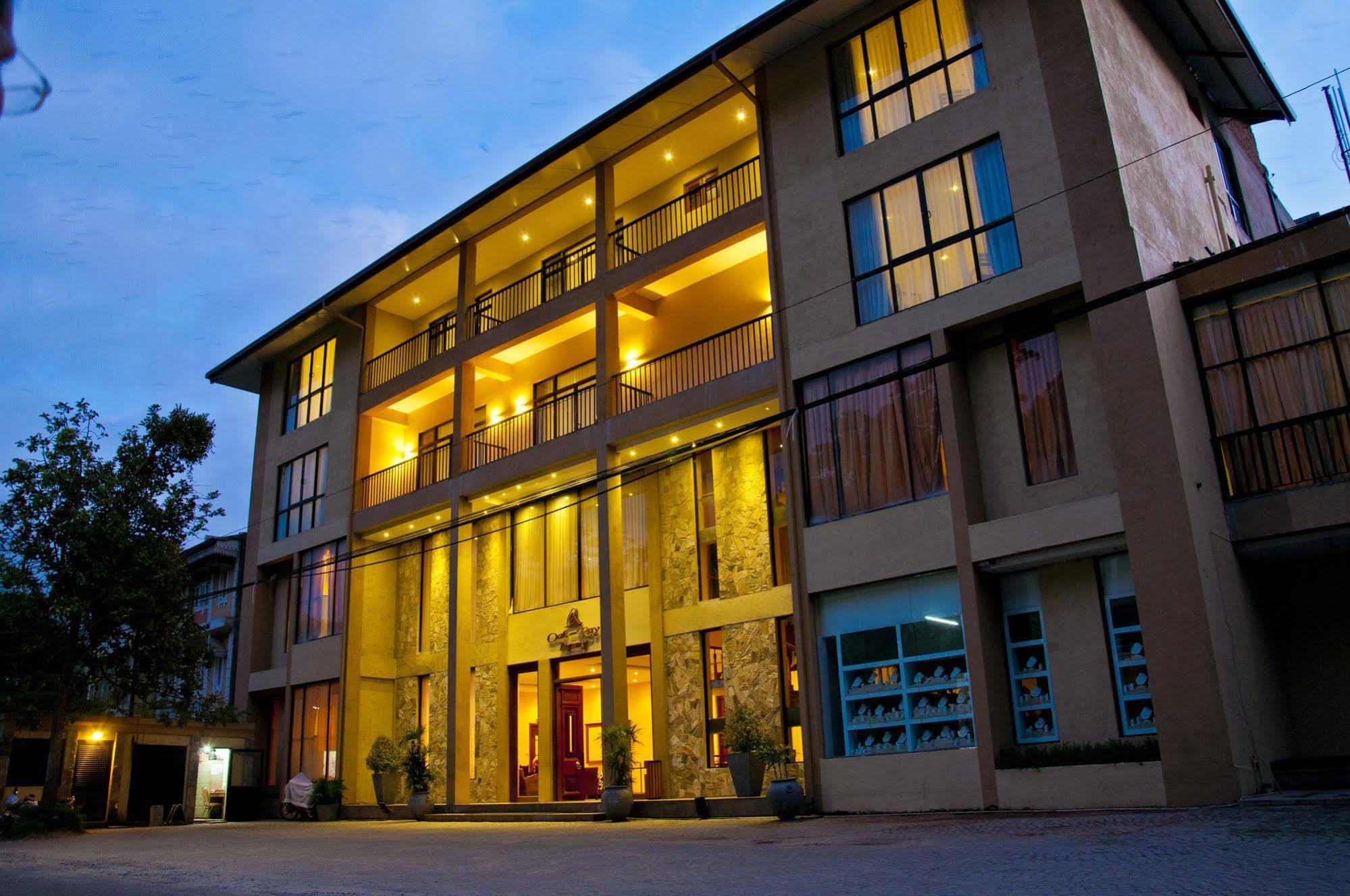 Hotel Oak Ray Regency Kandy Exterior foto